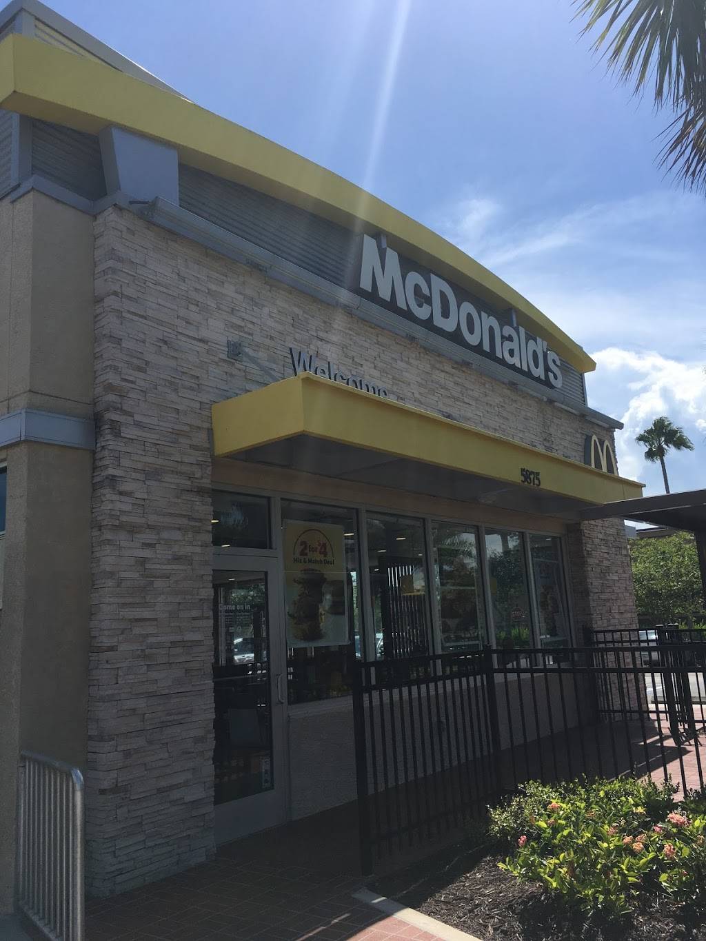 McDonalds | cafe | 5875 20th St, Vero Beach, FL 32966, USA | 7725692230 OR +1 772-569-2230