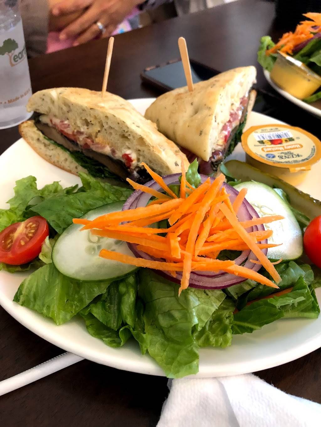 Lakeside Cafe and Grill | restaurant | 2233 Tacketts Mill Dr, Lake Ridge, VA 22192, USA | 7039104029 OR +1 703-910-4029