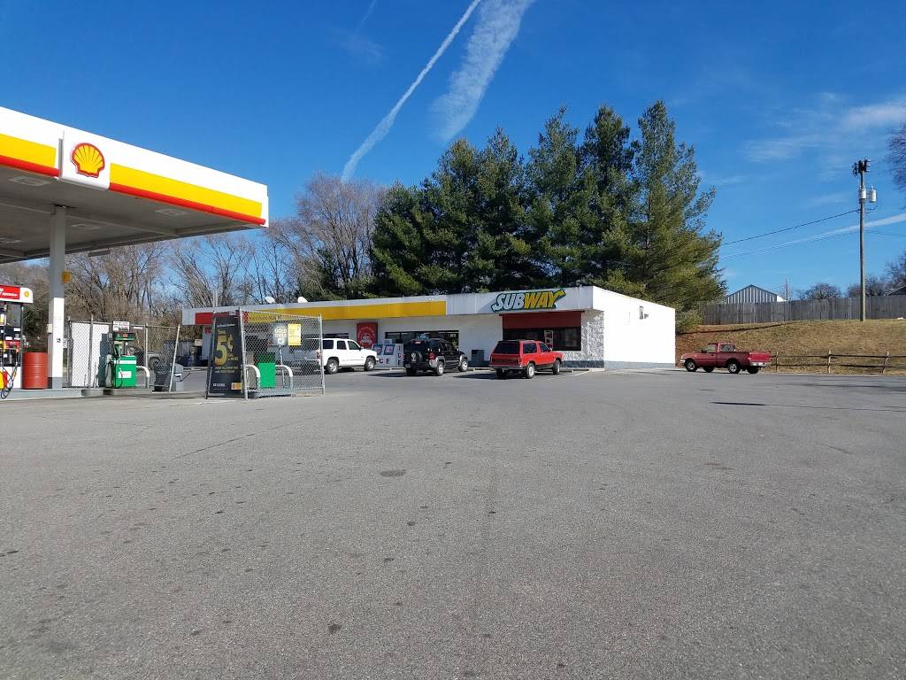 Subway | restaurant | 1724 Bennington St SE, Roanoke, VA 24014, USA | 5404272688 OR +1 540-427-2688