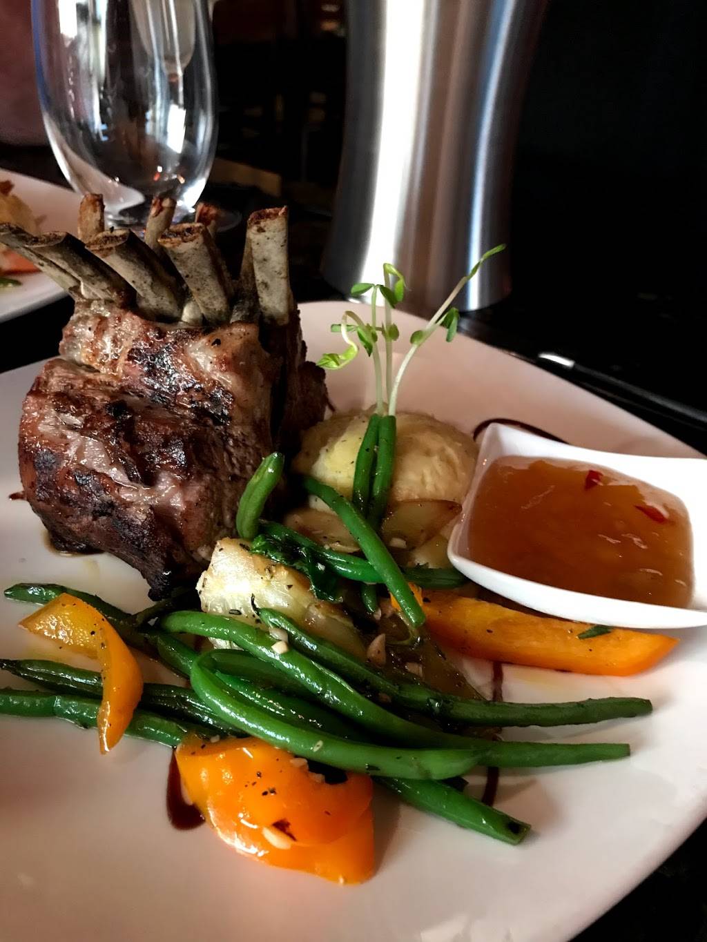 Amber Lantern Restaurant | restaurant | 5532 Bainbridge Point, Chesapeake, VA 23320, USA | 7572273057 OR +1 757-227-3057