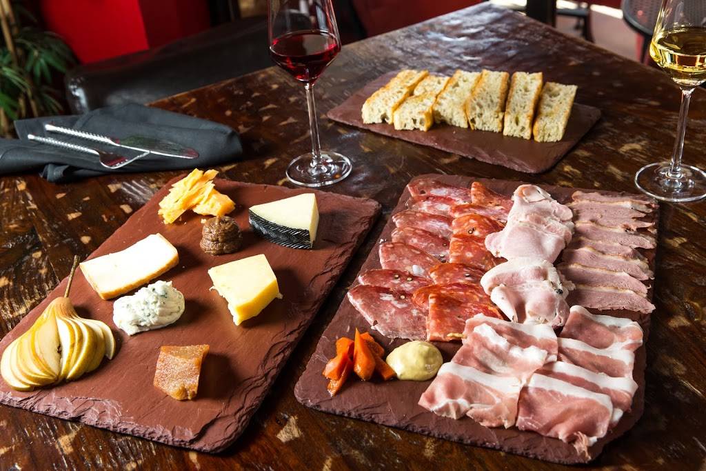 Double Helix Wine & Whiskey Lounge | restaurant | 6599 S Las Vegas Blvd #150B, Las Vegas, NV 89119, USA | 7024735415 OR +1 702-473-5415