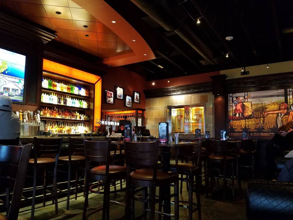 BJs Restaurant & Brewhouse | restaurant | 325 Outlet Shoppes Dr, Oklahoma City, OK 73128, USA | 4057879900 OR +1 405-787-9900