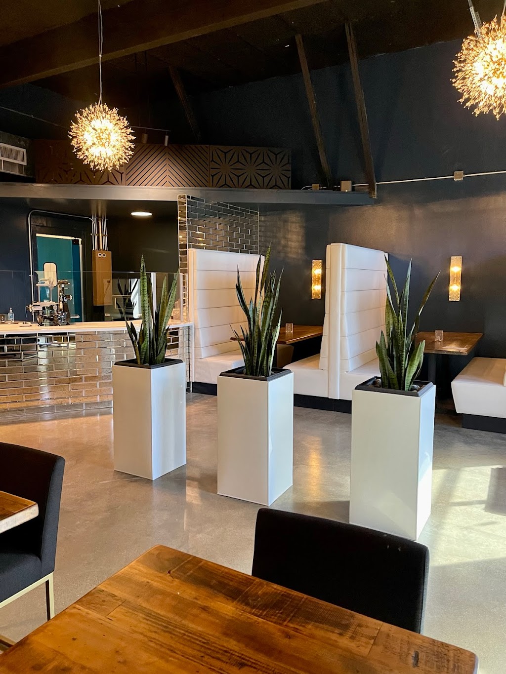 ROBER :: Cocktails + Culinary | restaurant | 302 W South St, Benton, AR 72015, USA | 5014031057 OR +1 501-403-1057