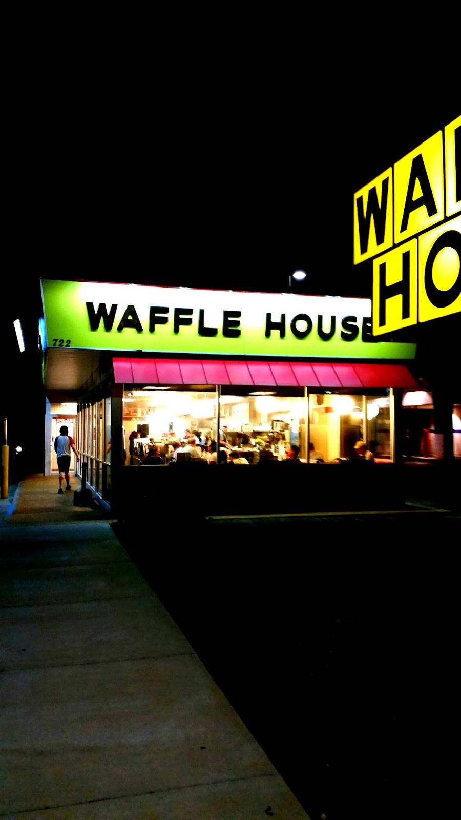 Waffle House | restaurant | 853 N Gloster St, Tupelo, MS 38804, USA | 6628443804 OR +1 662-844-3804
