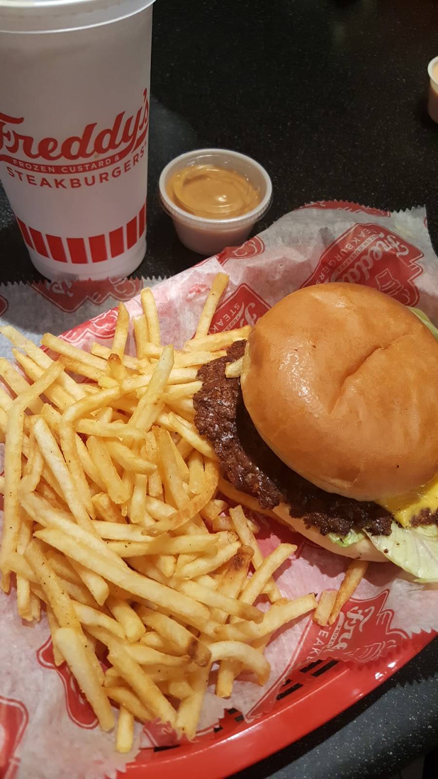 Freddys Frozen Custard & Steakburgers | restaurant | 7402 W 159th St, Orland Park, IL 60462, USA | 7084078222 OR +1 708-407-8222