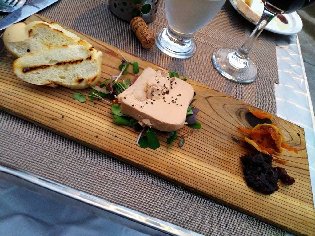 Veloute Bistro & Catering | restaurant | 2343 Queen St E, Toronto, ON M4E 1H2, Canada | 4166967392 OR +1 416-696-7392