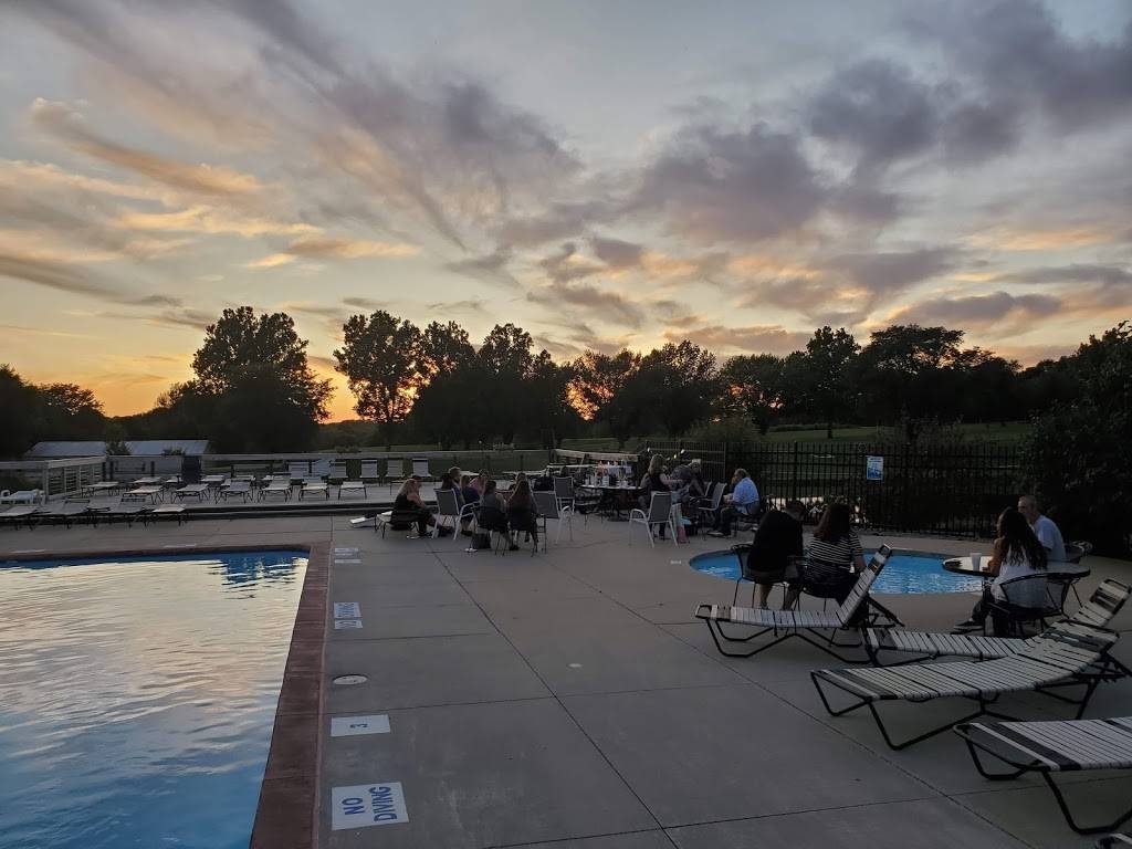 Urbandale Clubhouse And Restraunt | restaurant | 4022-4098 NW 86th St, Urbandale, IA 50322, USA | 5152765496 OR +1 515-276-5496