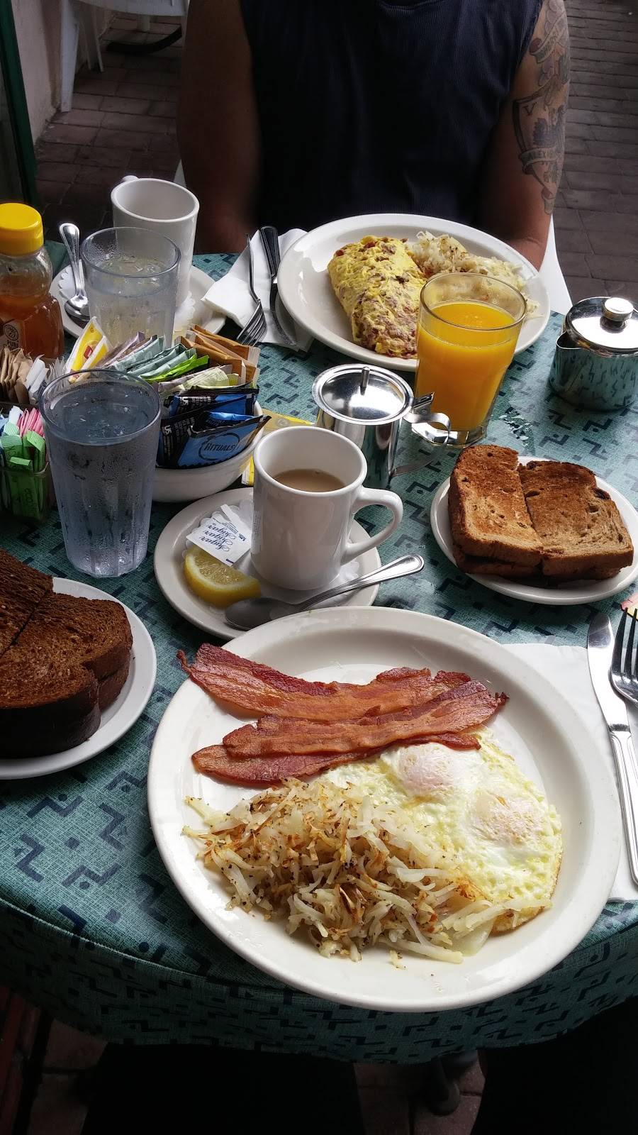 Marthas 22nd St. Grill | restaurant | 25 22nd St, Hermosa Beach, CA 90254, USA | 3103767786 OR +1 310-376-7786