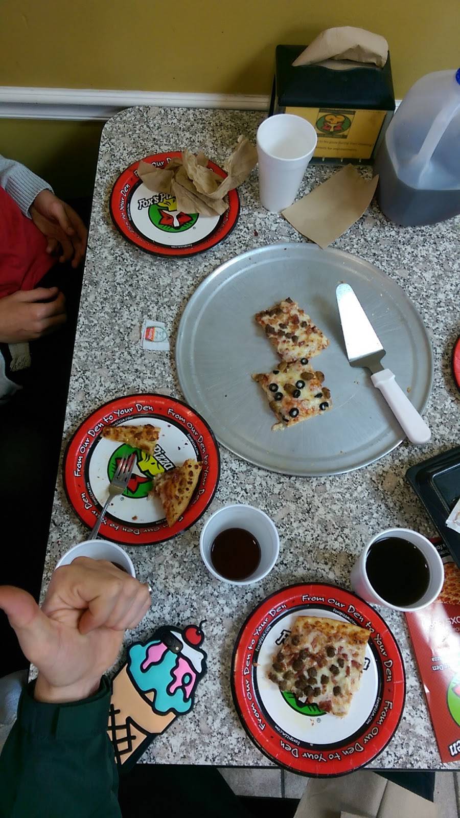 Foxs Pizza Den | restaurant | 235 E Main St, Hendersonville, TN 37075, USA | 6158223697 OR +1 615-822-3697