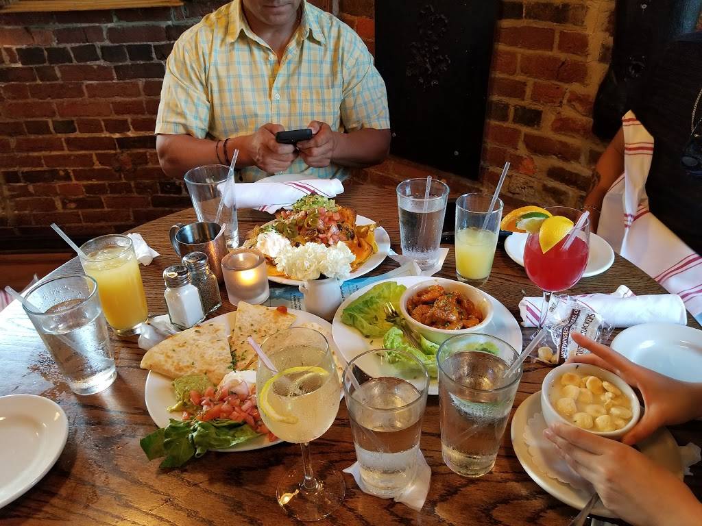 Chadwicks | restaurant | 203 Strand St, Alexandria, VA 22314, USA | 7038364442 OR +1 703-836-4442