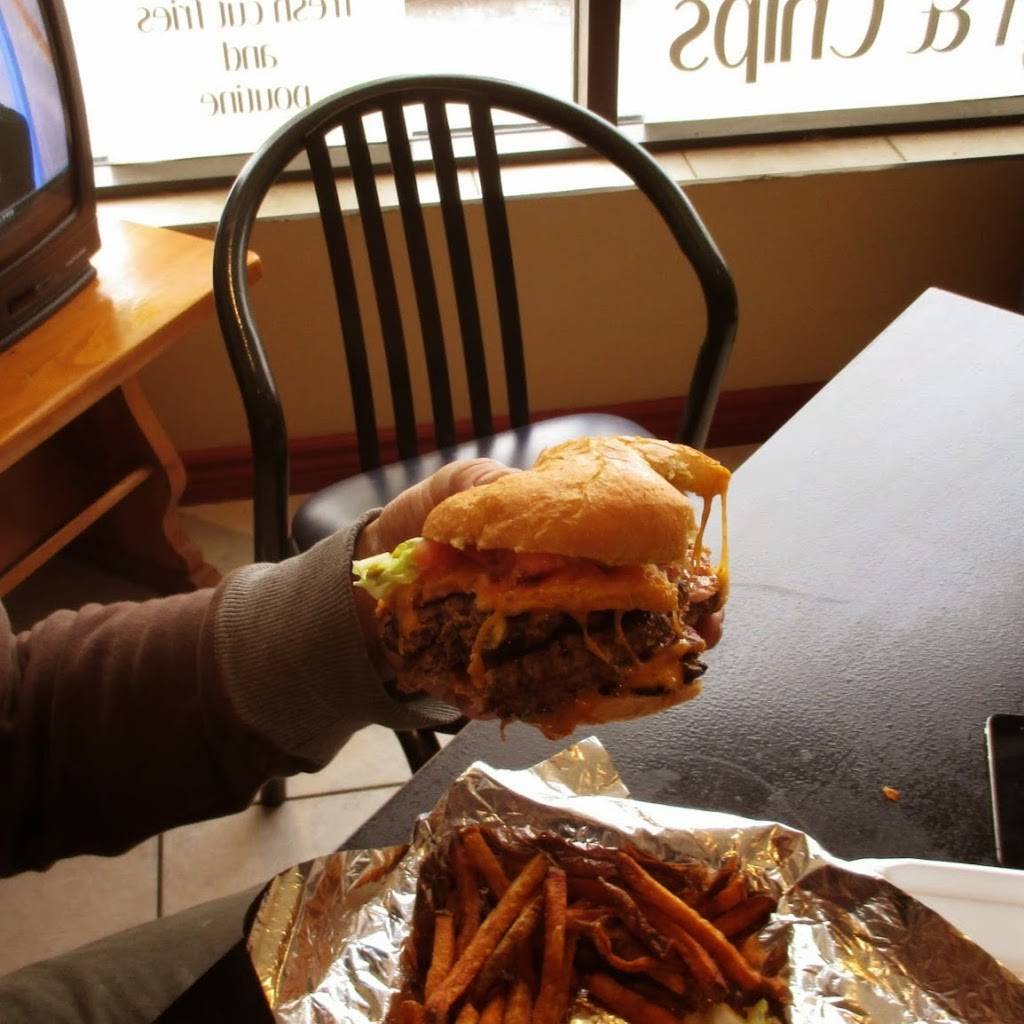 Lets Eat | restaurant | 140 Hadati Rd, Guelph, ON N1E 6N3, Canada | 5197634449 OR +1 519-763-4449