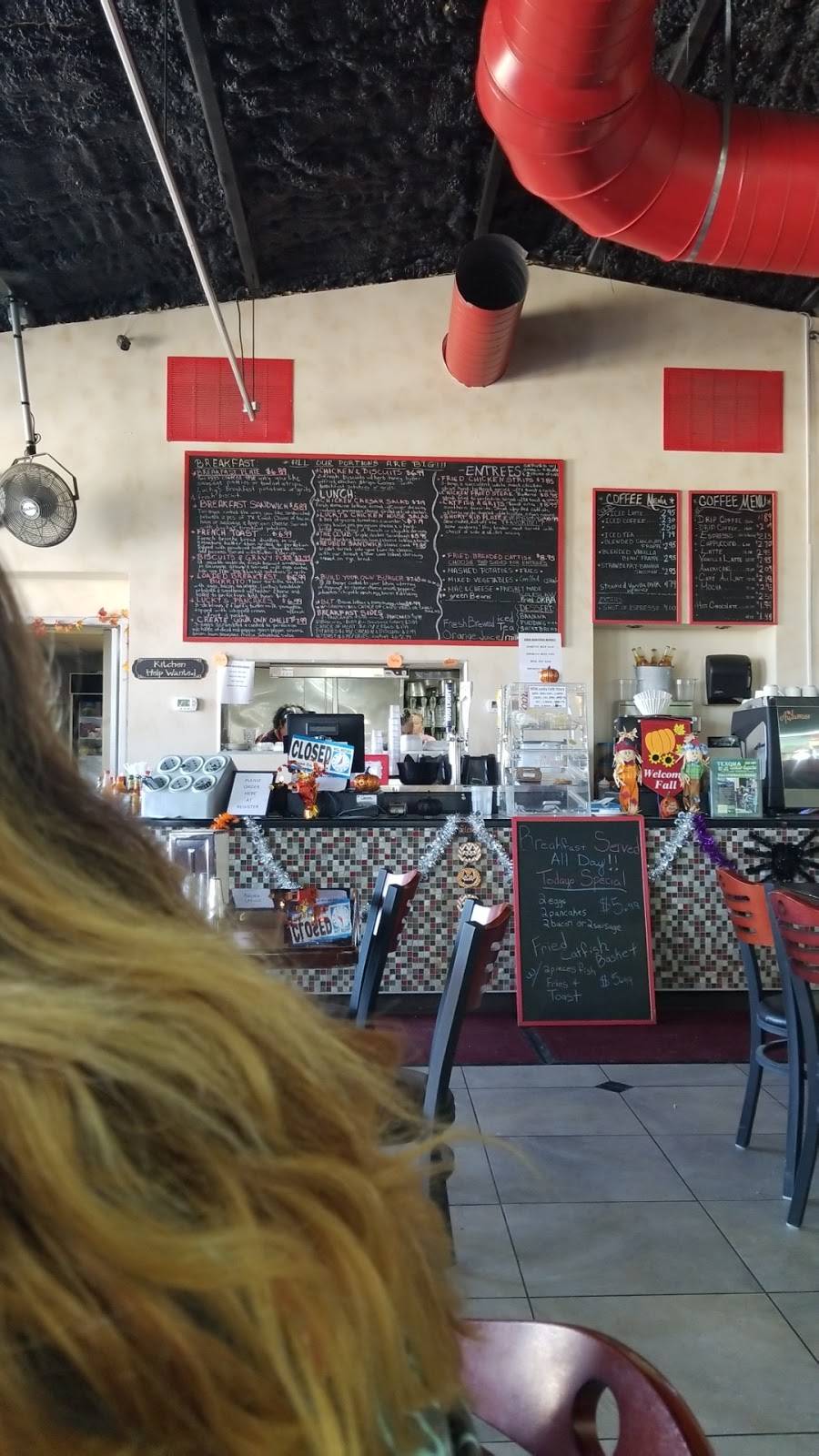 Lucky Cafe | restaurant | 31242 US-82, Whitesboro, TX 76273, USA | 9035646699 OR +1 903-564-6699