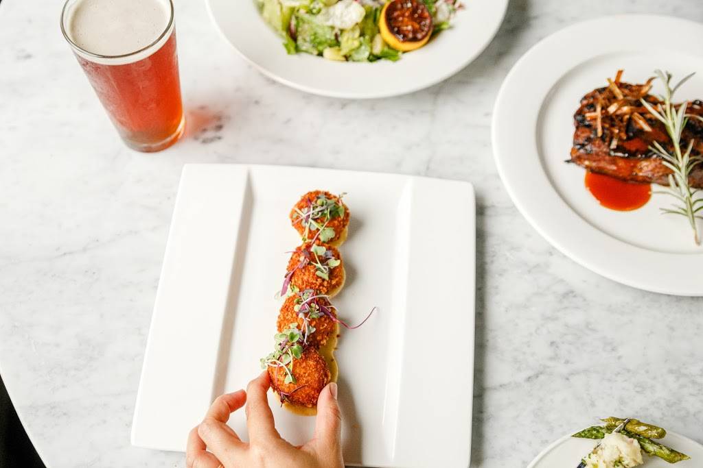 Taproot Tavern | restaurant | 202 High St, Farmville, VA 23901, USA | 4346581400 OR +1 434-658-1400