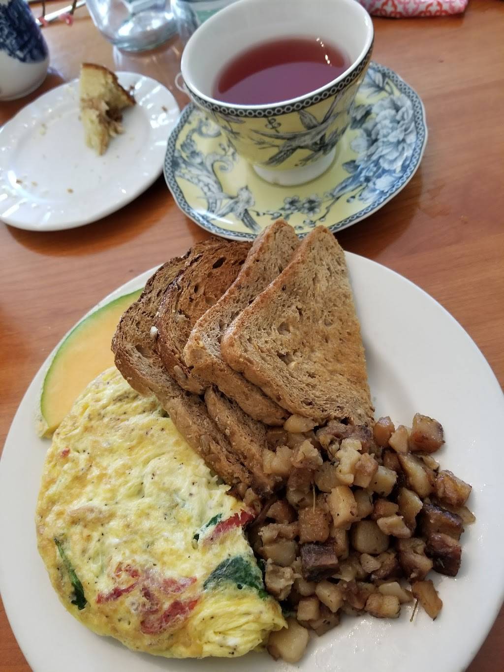 Hummingbird House | restaurant | 310 NJ-94, Newton, NJ 07860, USA | 9733000333 OR +1 973-300-0333