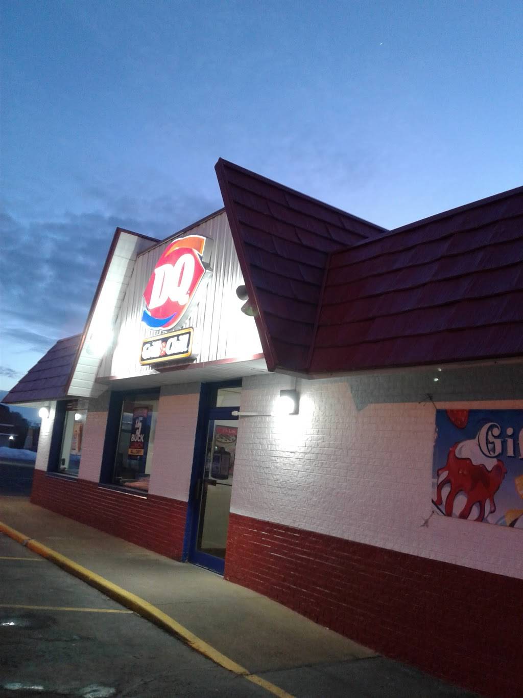 DQ Grill & Chill Restaurant | restaurant | 700 S Carpenter Ave, Kingsford, MI 49802, USA | 9067742602 OR +1 906-774-2602
