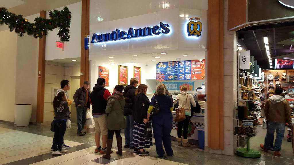 Auntie Annes | restaurant | 9 W Towne Mall, Madison, WI 53719, USA | 6088290640 OR +1 608-829-0640