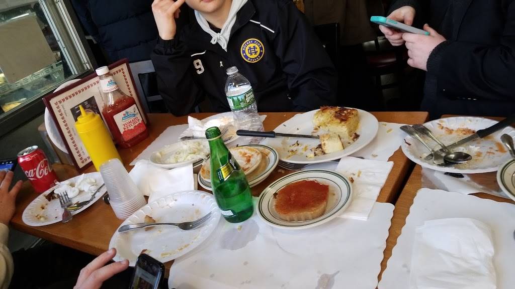 Gottliebs Restaurant | restaurant | 6240, 352 Roebling St, Brooklyn, NY 11211, USA | 7183846612 OR +1 718-384-6612