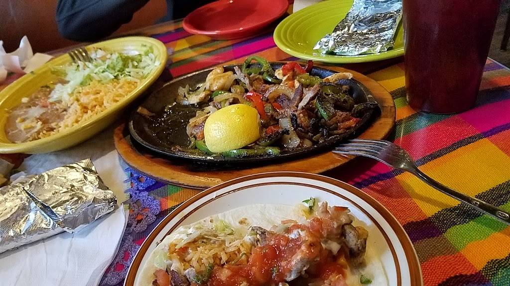 Los Aztecas | restaurant | 2700 Dodge St, Dubuque, IA 52003, USA | 5635840212 OR +1 563-584-0212