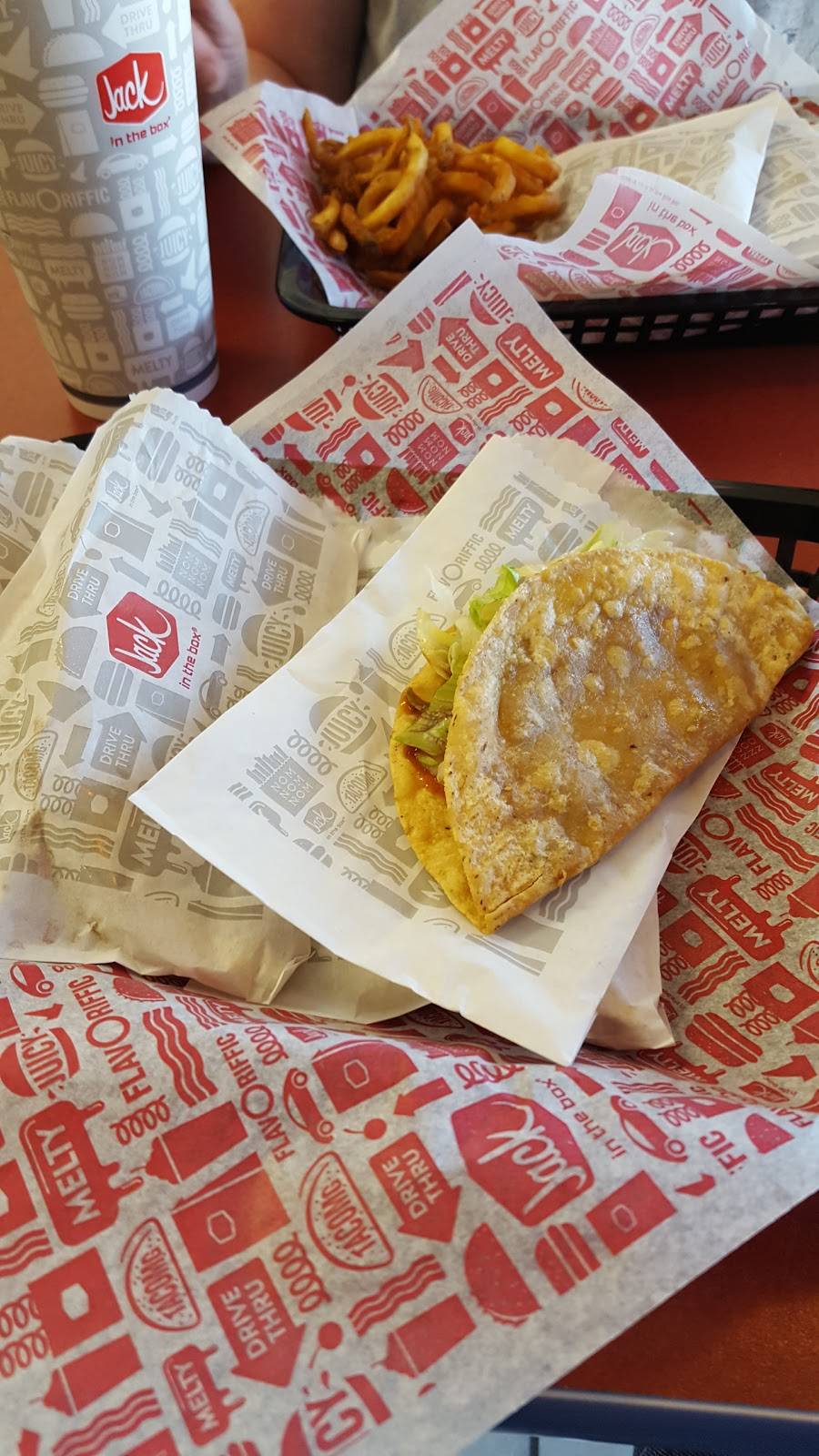 Jack in the Box | restaurant | 1 Corvette Dr, Litchfield, IL 62056, USA | 2173243300 OR +1 217-324-3300