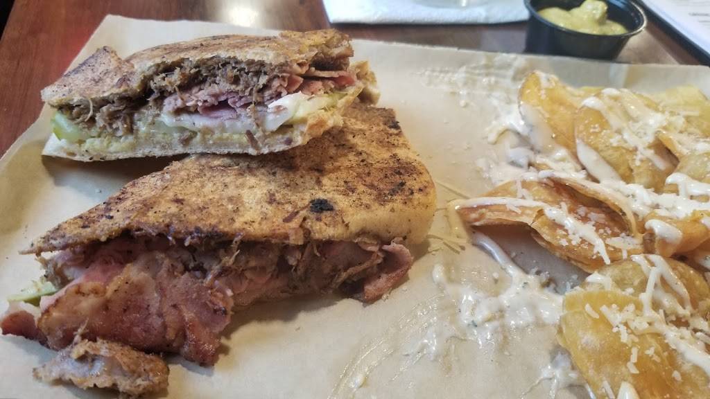 618 Tap House | restaurant | 2703 17th St, Marion, IL 62959, USA | 6184403600 OR +1 618-440-3600