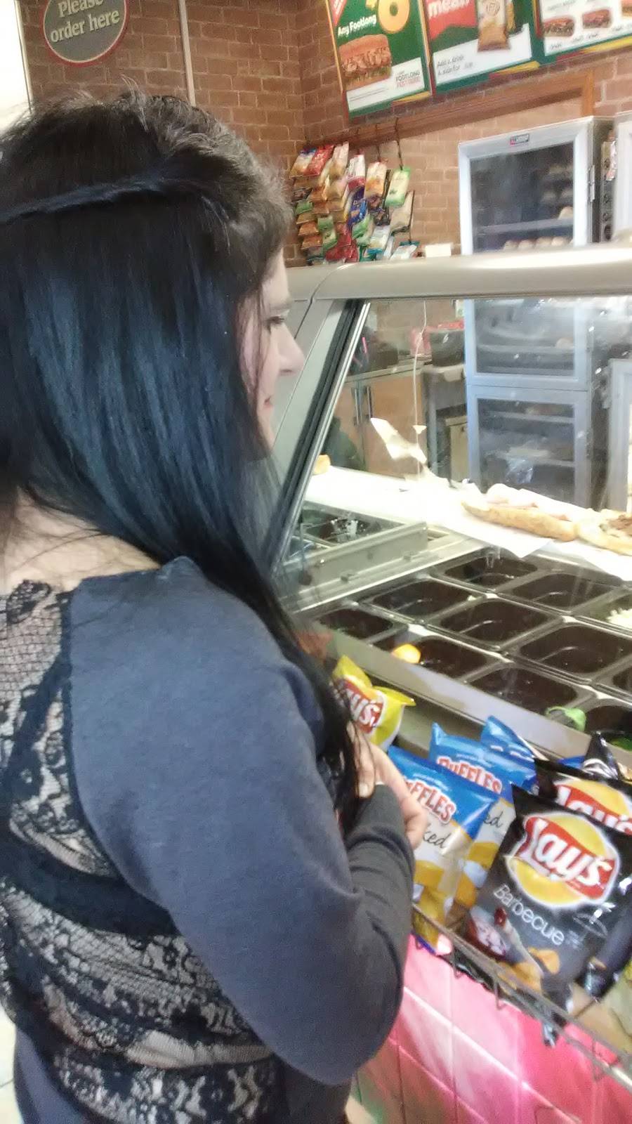 Subway | restaurant | 210 KY-81, Calhoun, KY 42327, USA | 2702733782 OR +1 270-273-3782