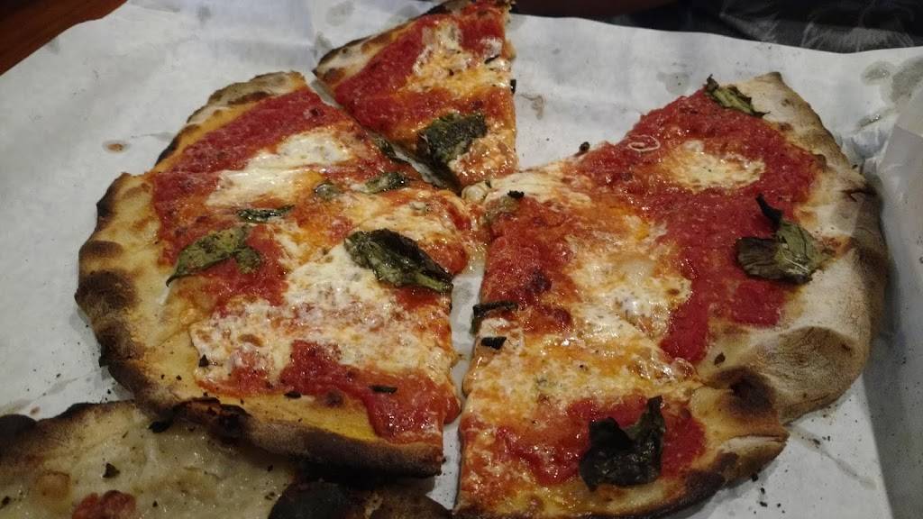 Frank Pepe Pizzeria Napoletana | restaurant | 157 Wooster St, New Haven, CT 06511, USA | 2038655762 OR +1 203-865-5762