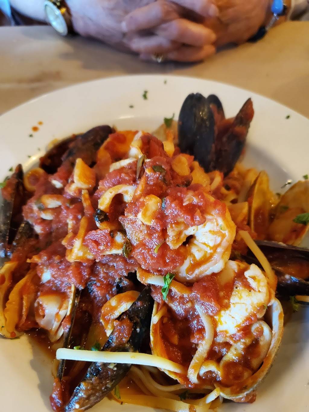 Fratellis | restaurant | 181 Main St, Derby, CT 06418, USA | 2035165604 OR +1 203-516-5604