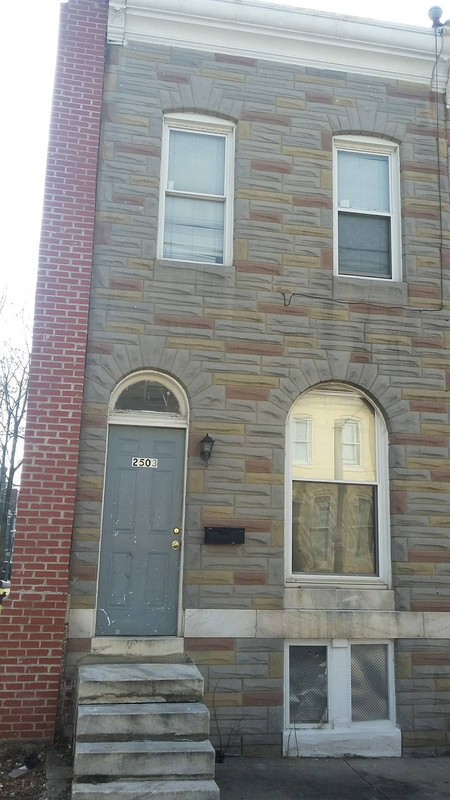 Jimmys Carryout | restaurant | 2500 E Hoffman St, Baltimore, MD 21213, USA | 4107322826 OR +1 410-732-2826