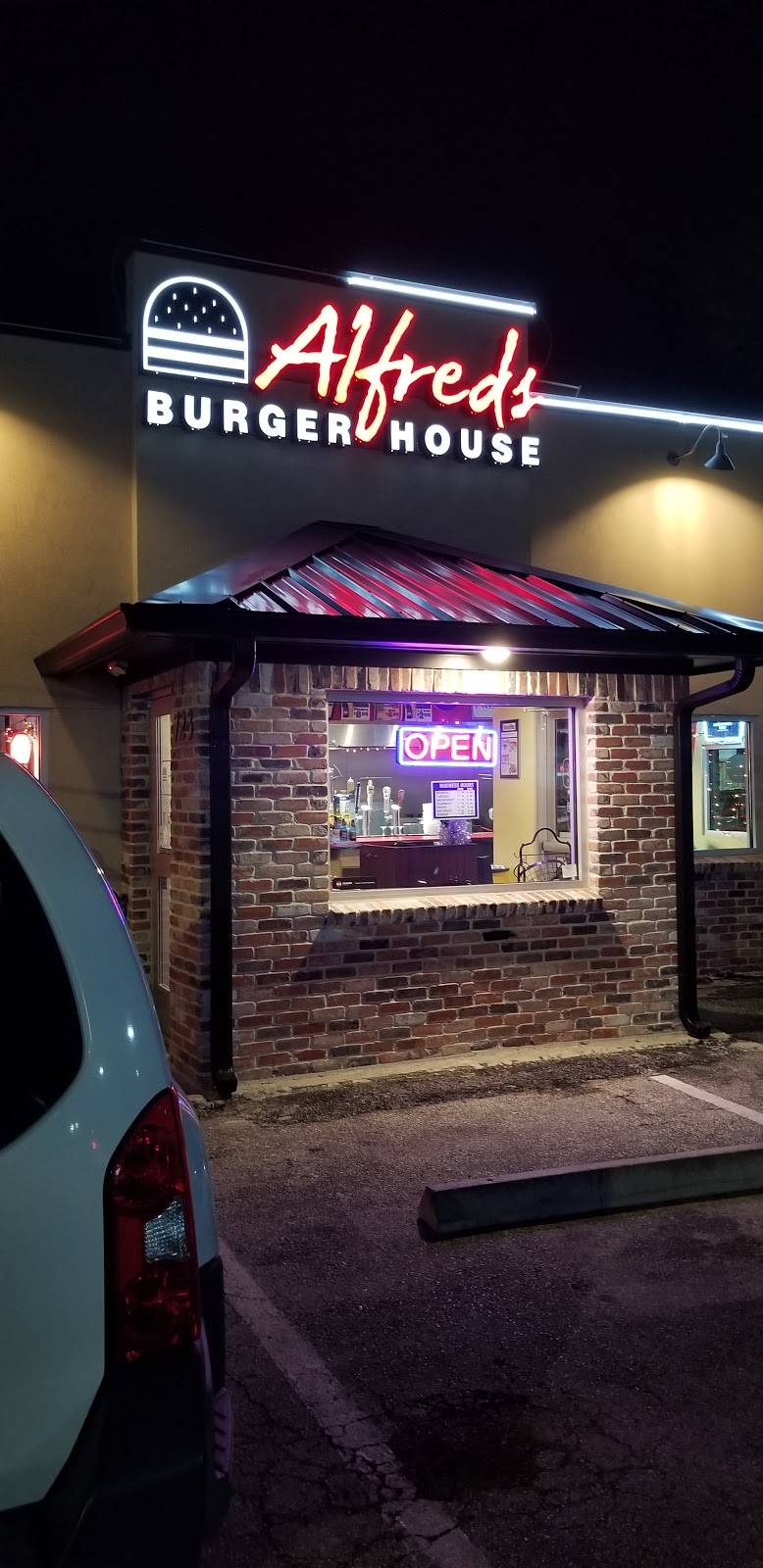Alfreds Burger House | restaurant | 723 Telephone Rd, Houston, TX 77023, USA | 8325827324 OR +1 832-582-7324
