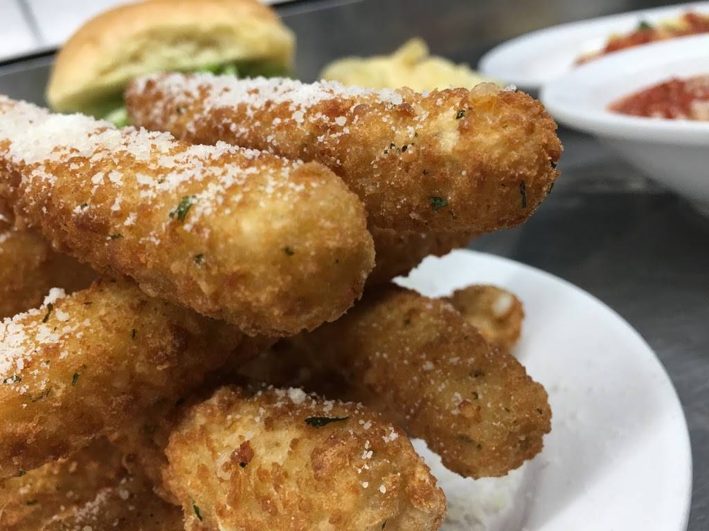 Pepperoncinis Pub | restaurant | 105 Seminary Avenue, Oakdale, PA 15071, USA | 7246938605 OR +1 724-693-8605