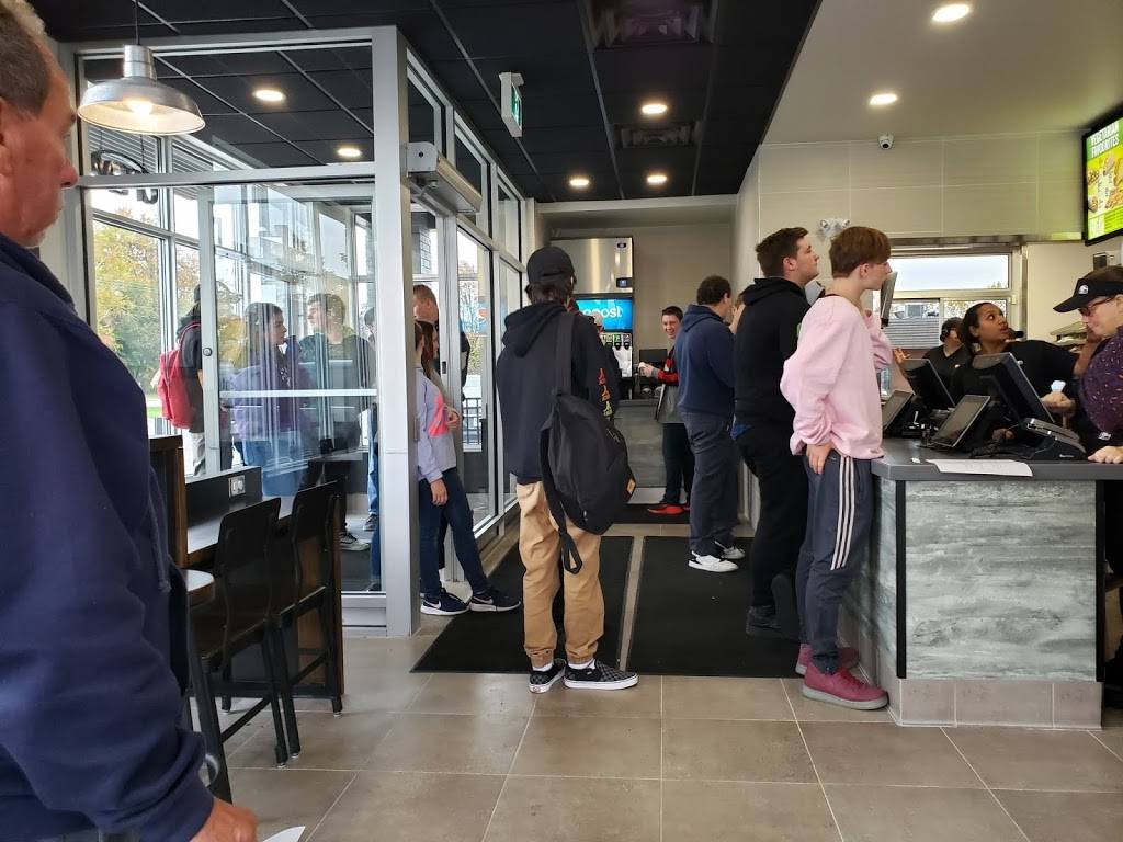 Taco Bell | meal takeaway | 329 Main St E, Kingsville, ON N9Y 1A7, Canada | 5197332733 OR +1 519-733-2733