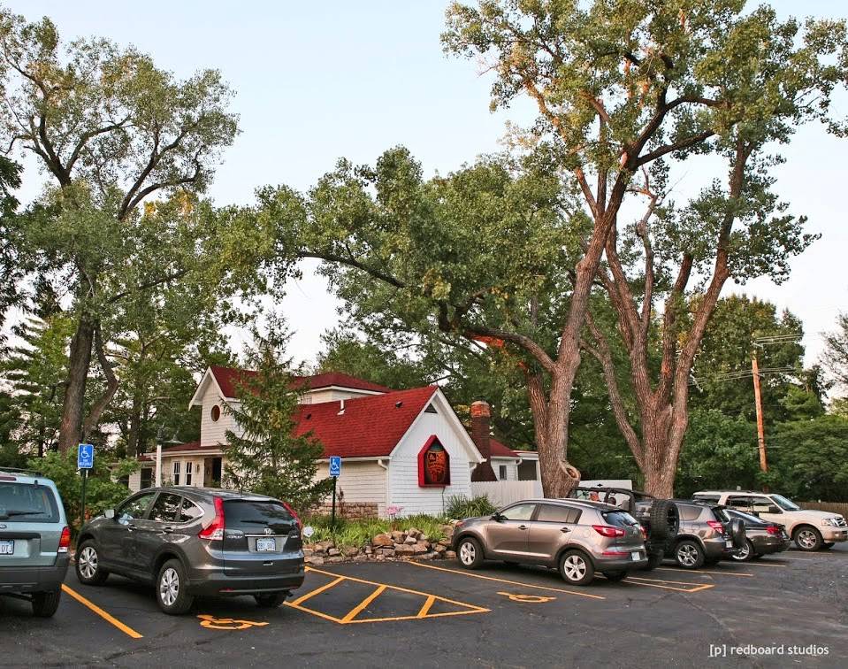 Grinders Stonewall | restaurant | 10240 Pflumm Rd, Lenexa, KS 66215, USA | 9138882000 OR +1 913-888-2000