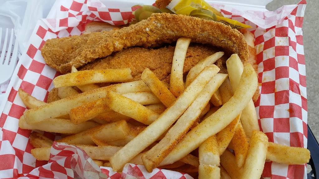 Helens Hot Chicken | restaurant | 1915 Gallatin Pike N #105, Madison, TN 37115, USA | 6152398502 OR +1 615-239-8502