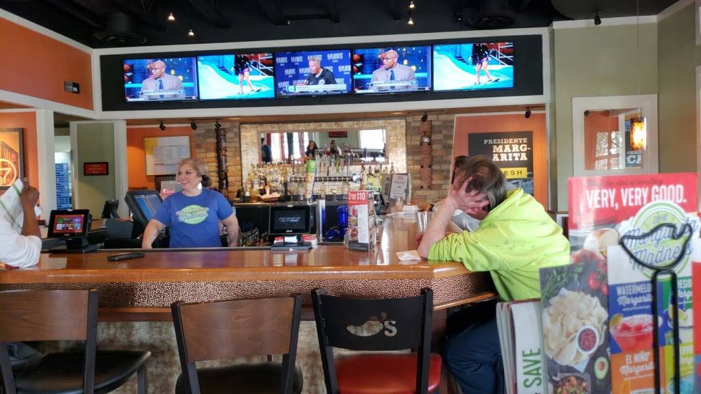 Chilis Grill & Bar | restaurant | 3451 Tower Rd, Aurora, CO 80011, USA | 3033751550 OR +1 303-375-1550