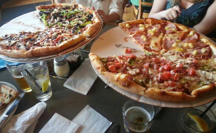 Deweys Pizza | meal takeaway | 112 E Vandalia St, Edwardsville, IL 62025, USA | 6186562200 OR +1 618-656-2200