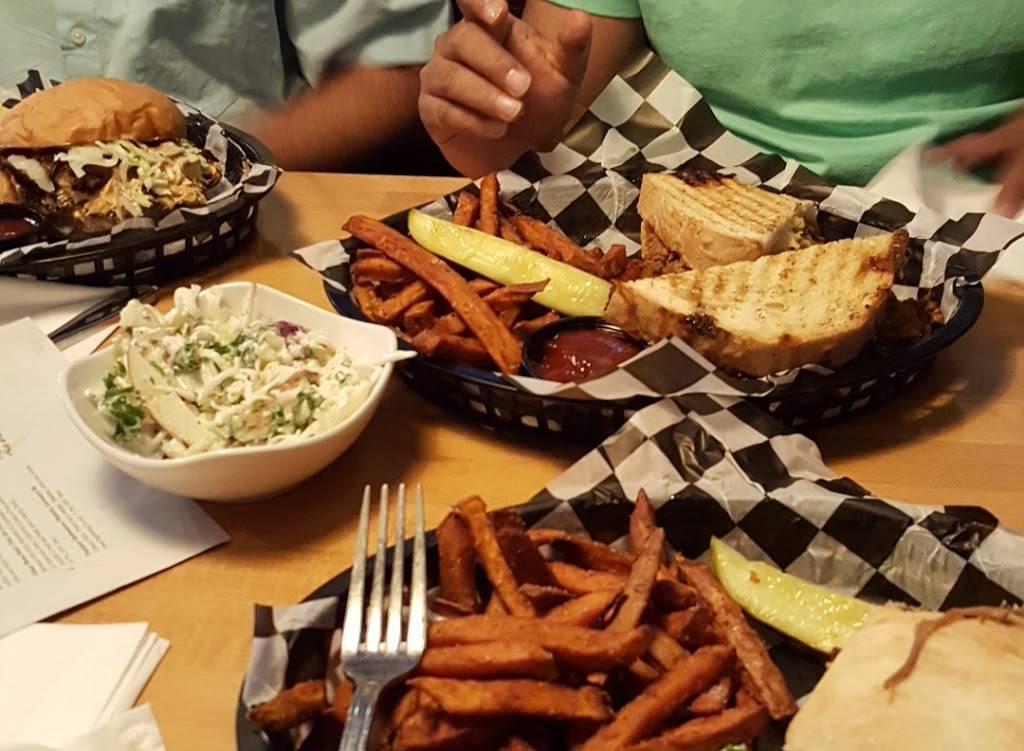 Busters On 28th | restaurant | 4204 S 28th Ave, Minneapolis, MN 55406, USA | 6127290911 OR +1 612-729-0911