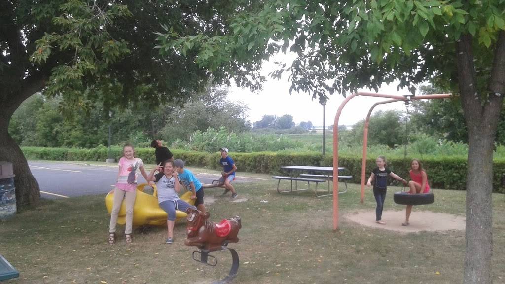 Restaurant Au Gueuleton | restaurant | 4320 QC-132, Contrecoeur, QC J0L 1C0, Canada | 4505875686 OR +1 450-587-5686