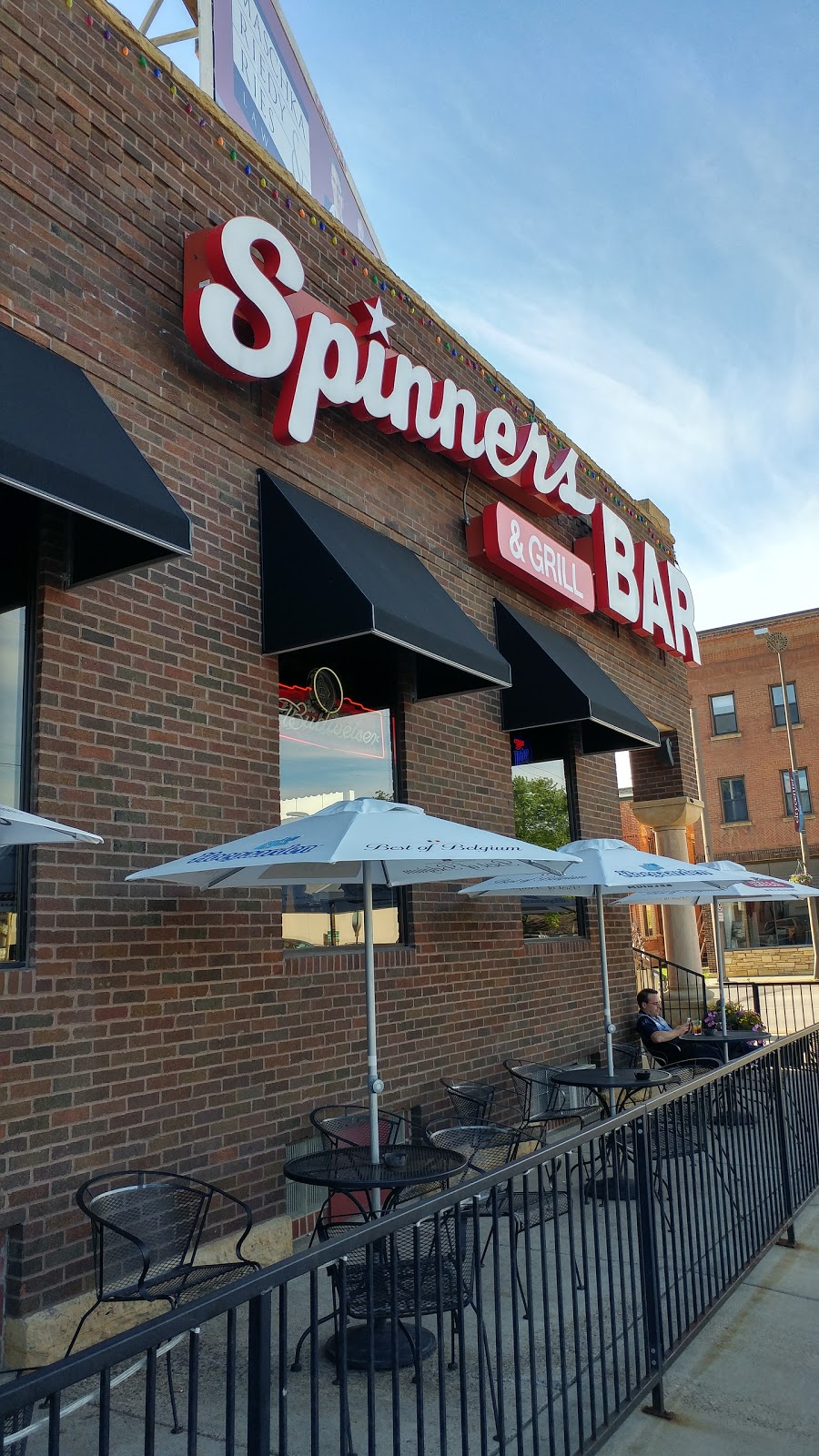Spinners Bar and Grill | restaurant | 301 Belgrade Ave, North Mankato, MN 56003, USA | 5076259751 OR +1 507-625-9751