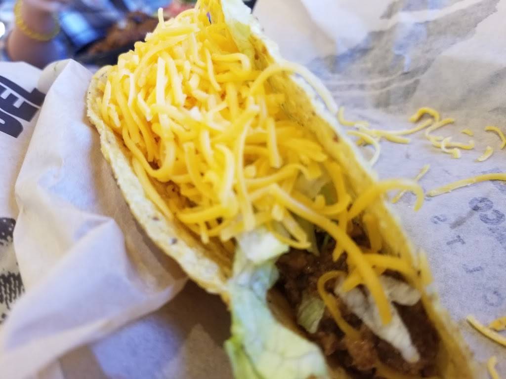 Del Taco | restaurant | 2425 Wilshire Blvd, Santa Monica, CA 90403, USA | 3102640022 OR +1 310-264-0022