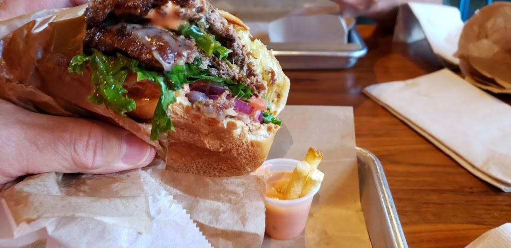 Graze Premium Burgers | restaurant | 5635 E Broadway Blvd, Tucson, AZ 85711, USA | 5203472159 OR +1 520-347-2159