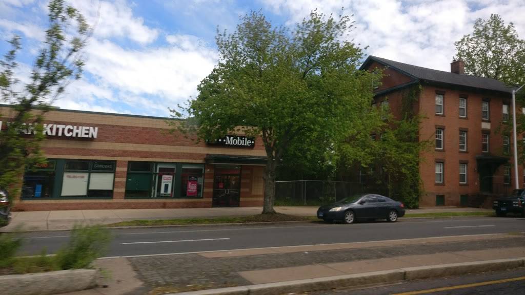 Main Wah Kitchen | restaurant | 1888 Main St, Hartford, CT 06120, USA | 8602931166 OR +1 860-293-1166