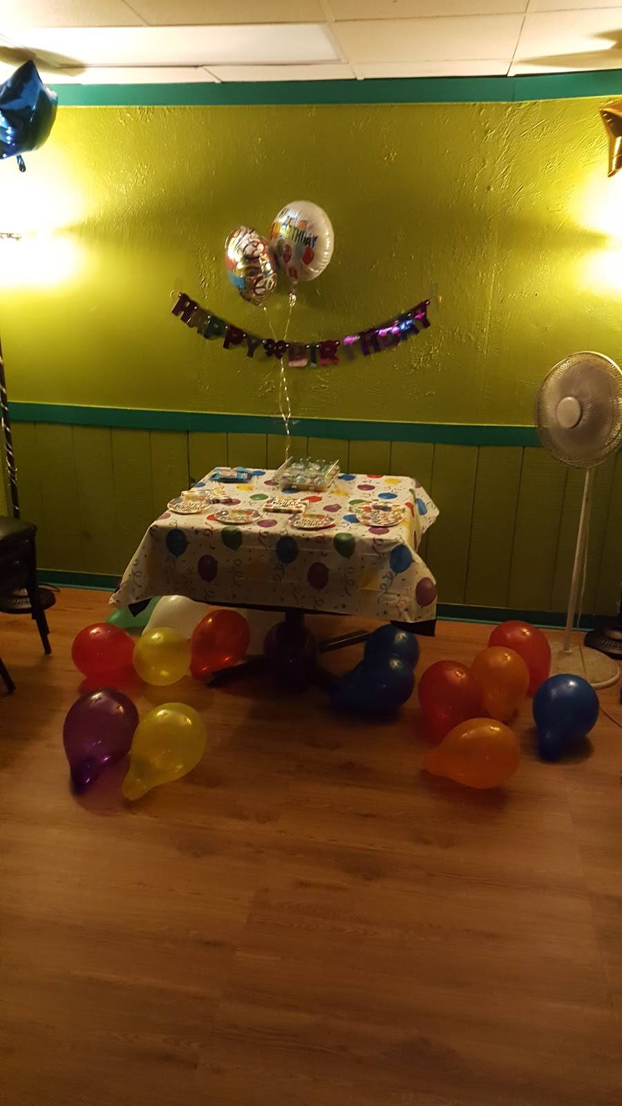 Engels Sports Bar & Grille | restaurant | 4030 Mayfield Rd, South Euclid, OH 44121, USA | 2163819100 OR +1 216-381-9100