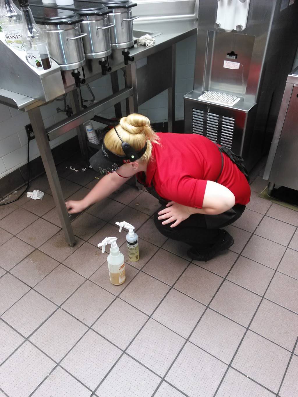 Wendys | restaurant | 707 W Center St, West Bridgewater, MA 02379, USA | 5085834357 OR +1 508-583-4357