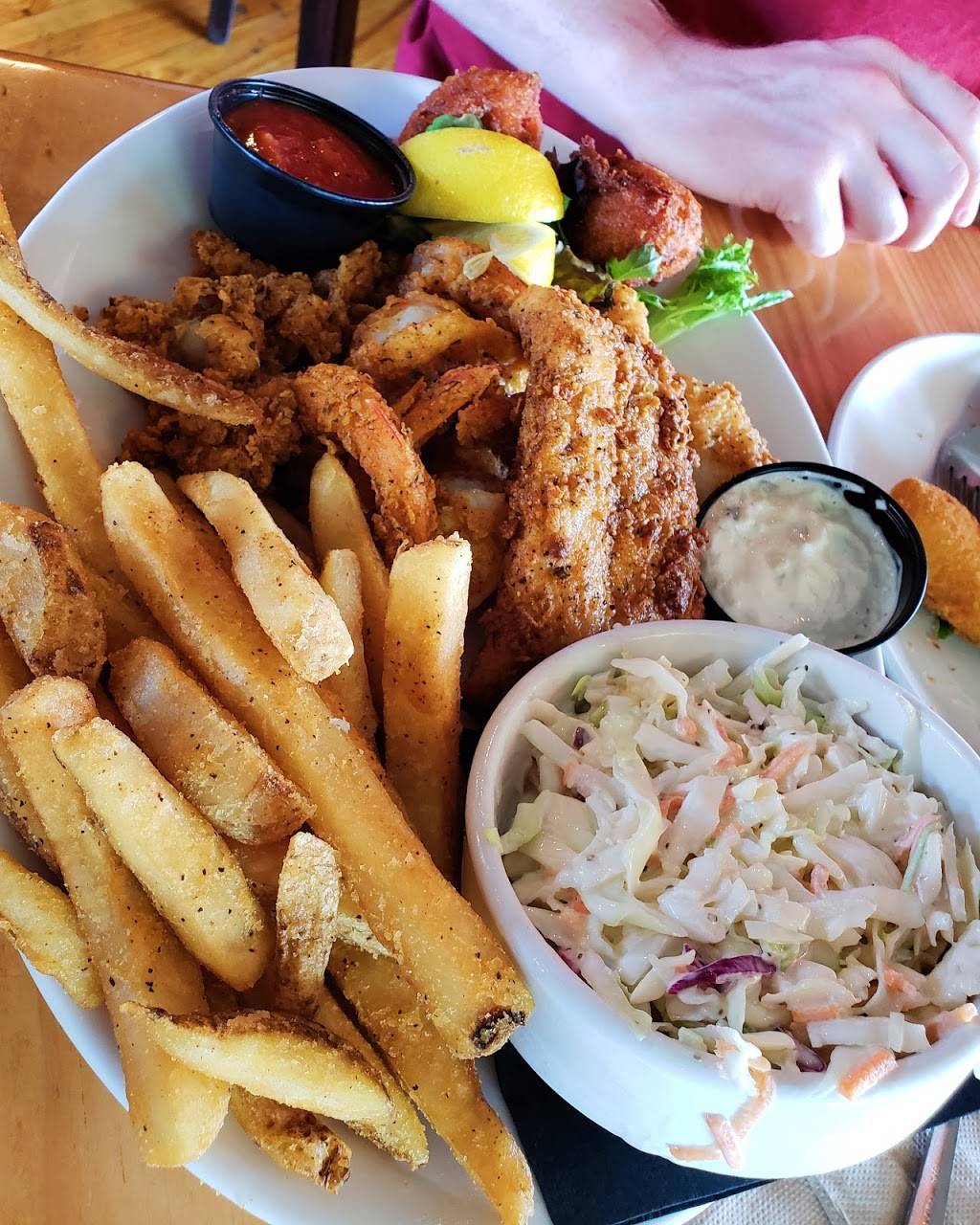 Down Under Restaurant | restaurant | 96106 Wades Pl, Fernandina Beach, FL 32034, USA | 9043106211 OR +1 904-310-6211