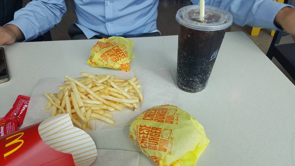 McDonalds | restaurant | 7200 NE Airport Way, Portland, OR 97128, USA | 5032810679 OR +1 503-281-0679