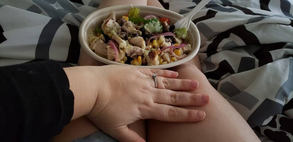 Quesada Burritos & Tacos | restaurant | 2000 Appleby Line g9, Burlington, ON L7L 6M6, Canada | 9053310339 OR +1 905-331-0339