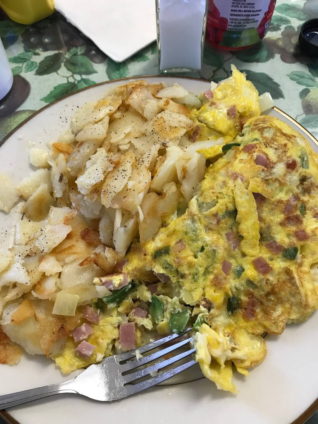 Sparkys Cafe | restaurant | 1600 Calcon Hook Rd, Sharon Hill, PA 19079, USA | 6105839194 OR +1 610-583-9194