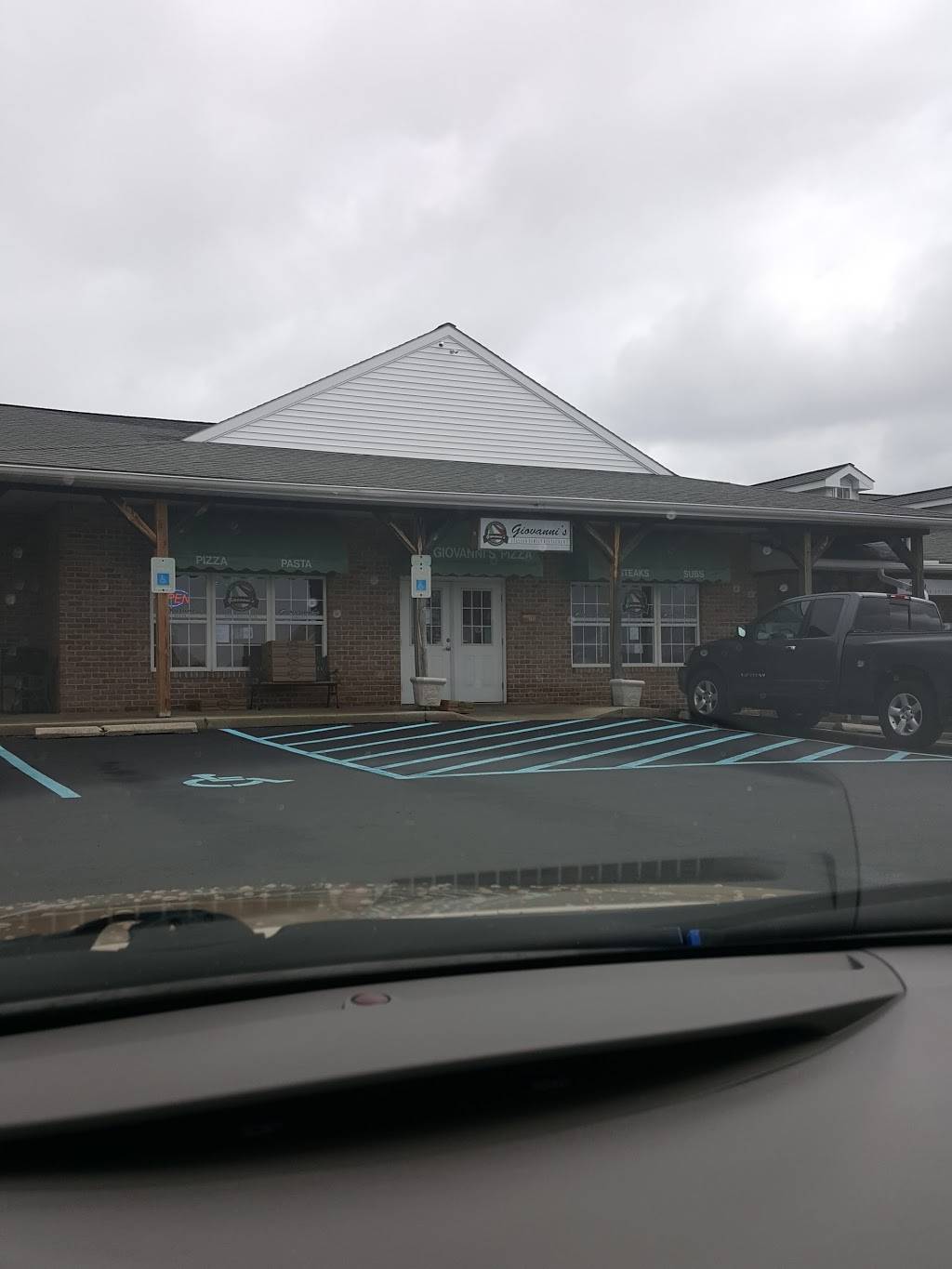 Giovannis Pizza | restaurant | 2374 Seipstown Rd, Fogelsville, PA 18051, USA | 6102856602 OR +1 610-285-6602