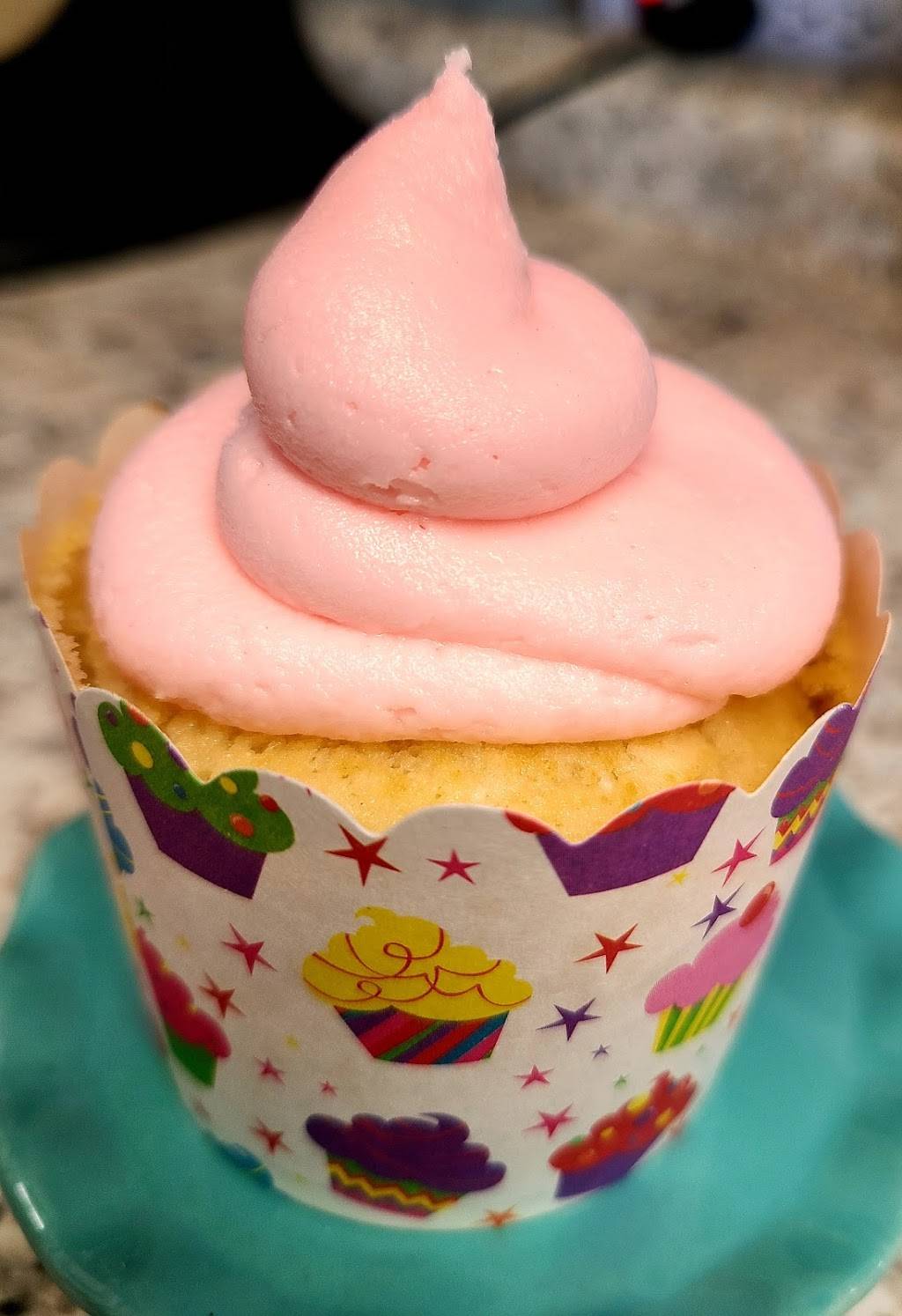 Kickn Kupcakes | restaurant | 411 FM2325, Wimberley, TX 78676, USA | 5128427686 OR +1 512-842-7686