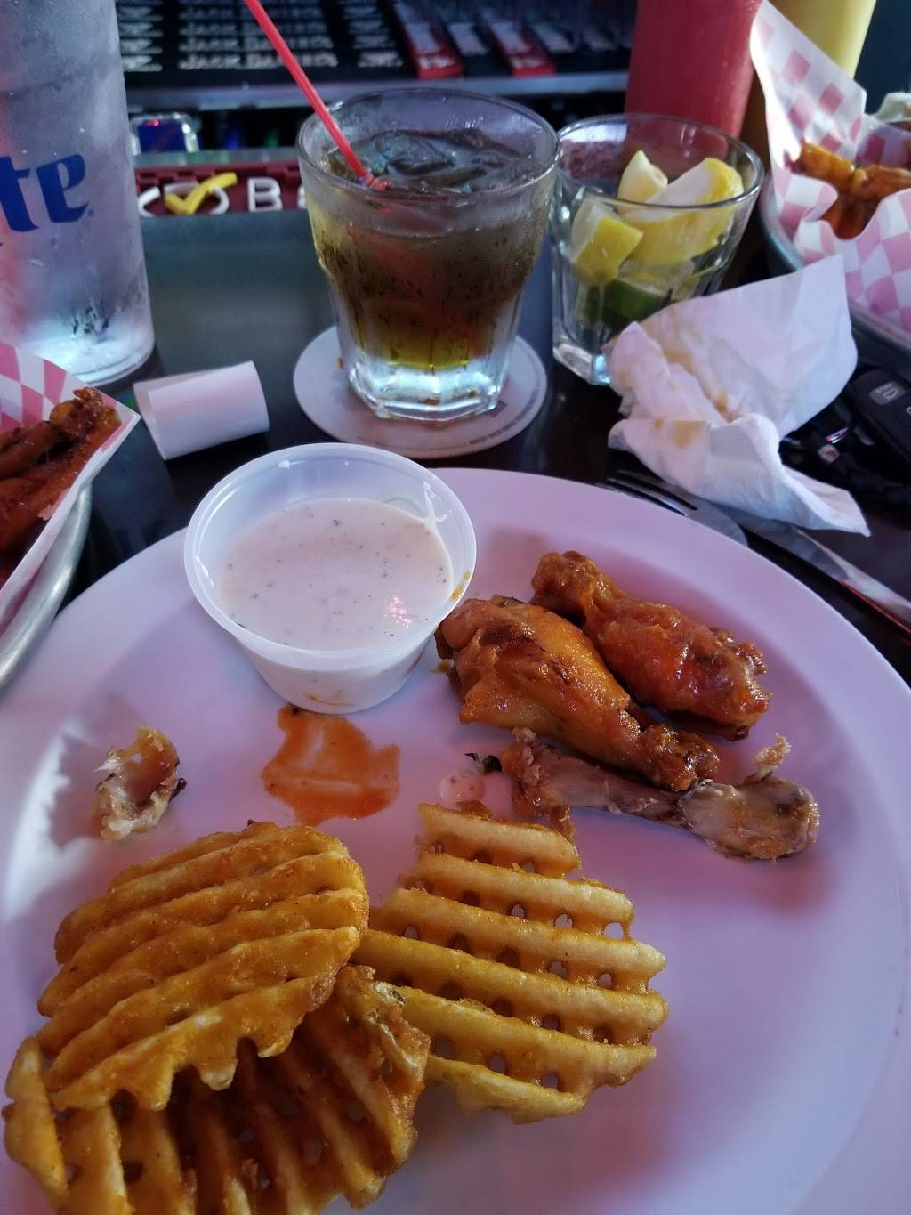 901 Bar and Grill | restaurant | 2902 S Figueroa St, Los Angeles, CA 90007, USA | 2137457900 OR +1 213-745-7900